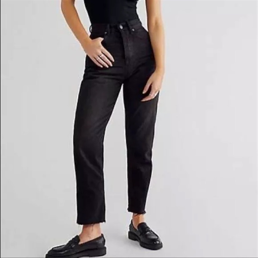 Sz. 28 Free People High Waist Raw Hem Straight Leg Mom Jeans in Black